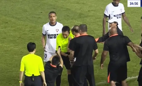 地向主裁判, 人员直接倒