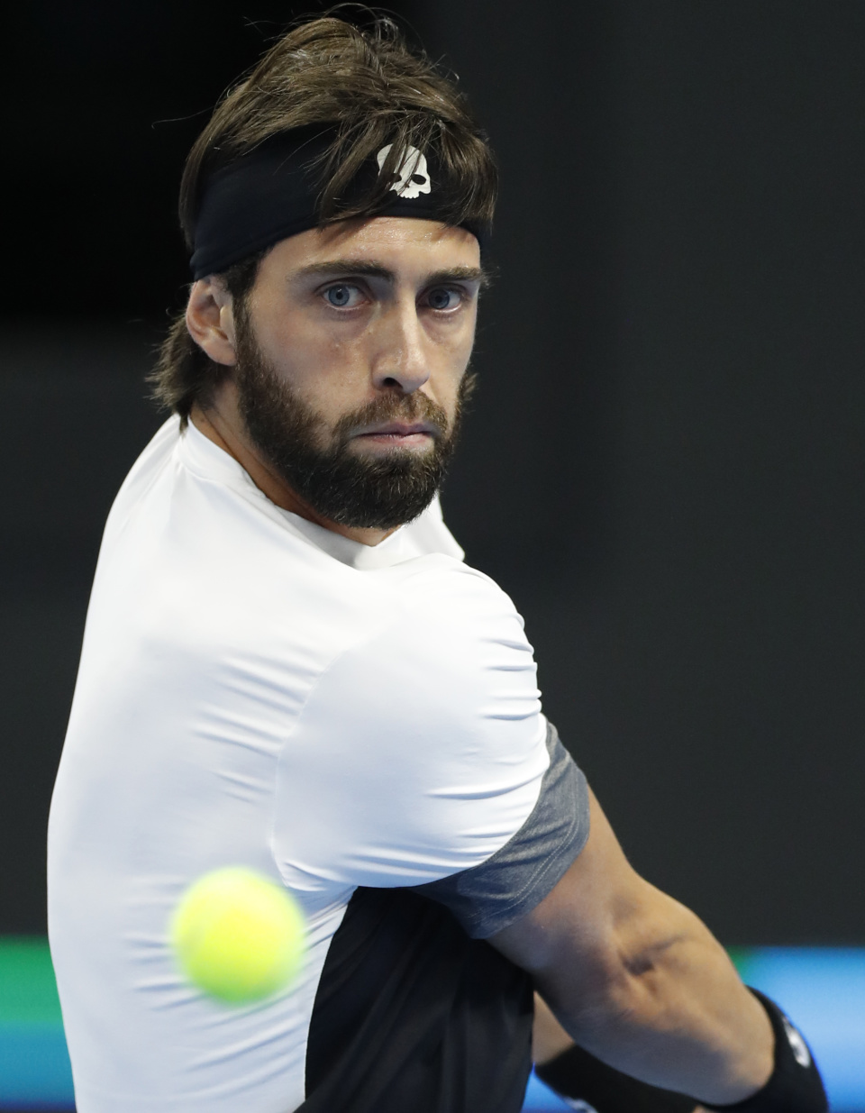 明天继续, 两盘横扫, 塔比洛毫不